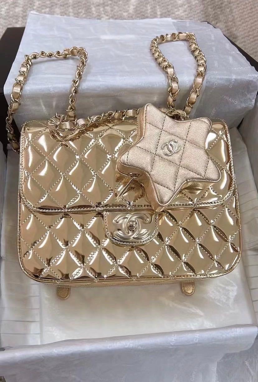 Chanel AS4649 金屬質感鏡面小牛皮後背包BACKPACK & STAR COIN