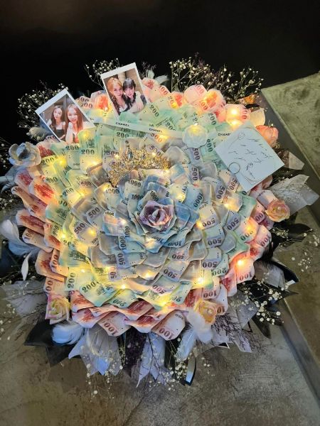 圖片 三萬六彩鈔LV特殊款有錢花（不含鈔票）