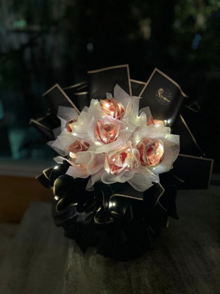 圖片 黑金寵愛男友有錢玫瑰花（不含鈔票）