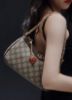 圖片 Gucci 735132 Ophidia GG 草莓吊飾鏈帶肩背包《2024季度新品》