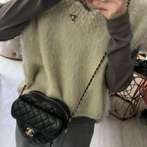 圖片 Chanel 22s秀款黑金羊皮愛心包