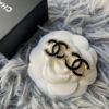 圖片 Chanel 黑金琺瑯耳針