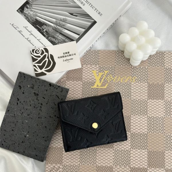 圖片 LOUIS VUITTON M64060 Victorine 黑壓紋三折短夾