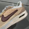 圖片 NIKE AIR MAX SOLO 棕黃 緩震 透氣 休閒鞋 FZ5050-221