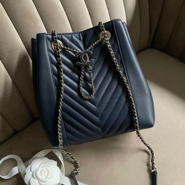 圖片 Chanel 藍金琺瑯人字水桶包