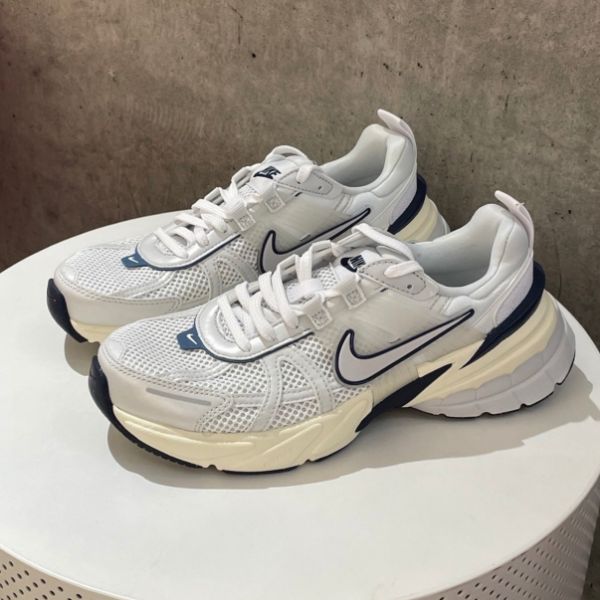 圖片 NIKE V2K RUN RUNTEK 白灰海軍藍 復古跑鞋 FD0736-102