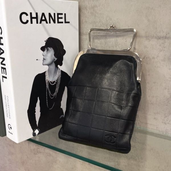 圖片 【哈極品】美品《CHANEL 香奈兒 黑色全皮冰格紋手拿包/手提包/晚宴包》