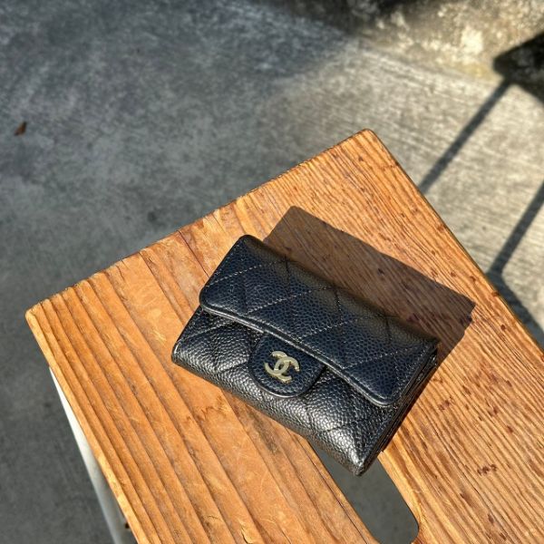 圖片 香奈兒單層黑金卡包：）