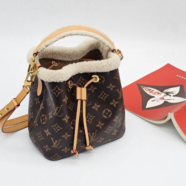 圖片 【哈極品】美品《 Louis Vuitton LV 老花字紋 滑雪系列 羊絨 NeoNoe二用水桶包/斜背包》 0