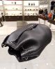 圖片 Prada 1BE060 柔軟皮革水桶包 黑色《2024季度新品》