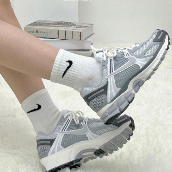 圖片 Nike Air Zoom Vomero 5  米灰色 復古 運動鞋 FD9919-001