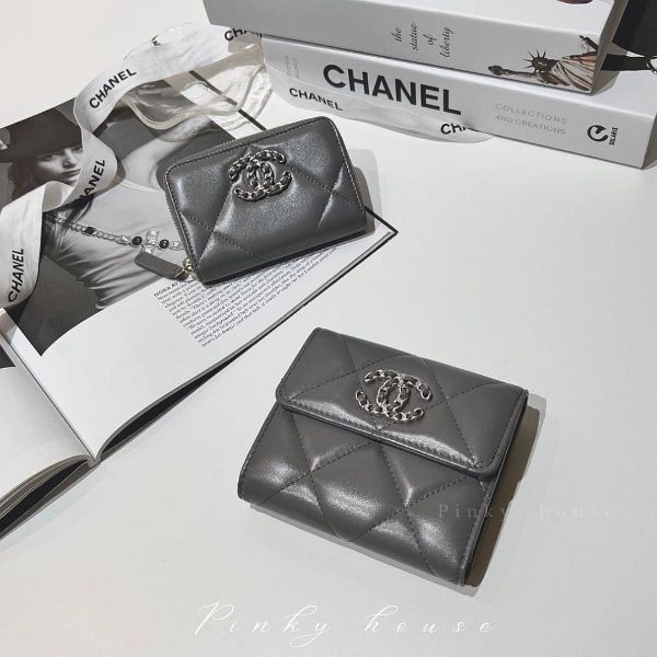 圖片 Chanel 19 深灰色/銀扣短夾