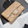 圖片 Chanel 經典奶茶色金扣單層卡包