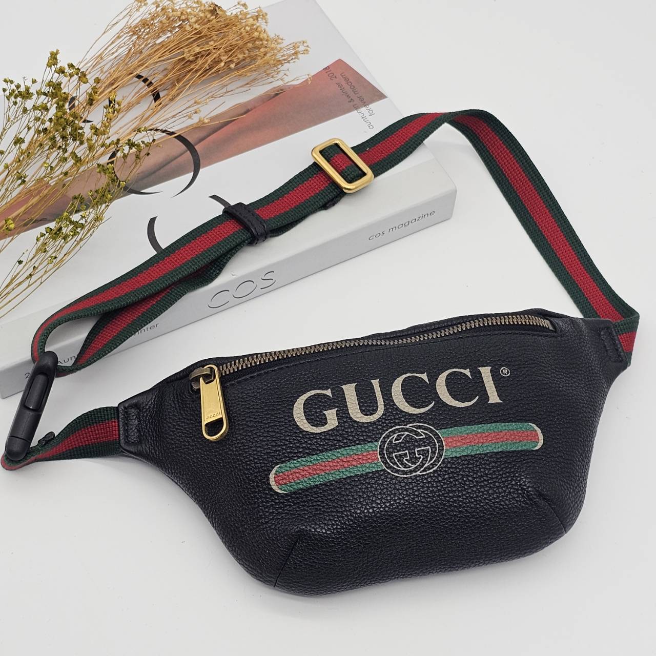 【哈極品】美品《GUCCI 古馳 黑色 全皮 紅綠條 小款 胸口包/腰包》