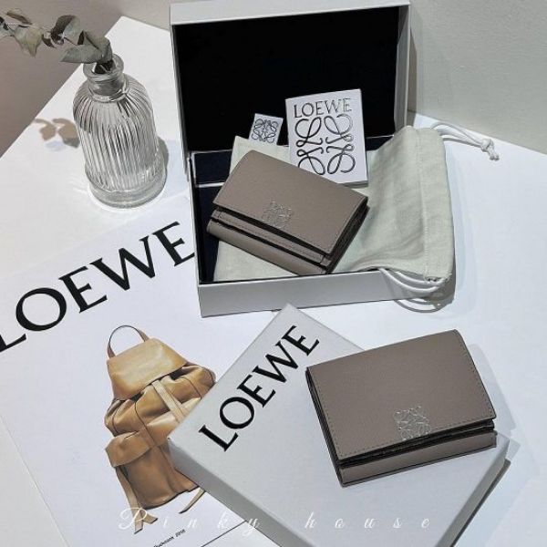 圖片 Loewe 牛皮沙色3折短夾