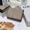 圖片 Loewe 牛皮沙色3折短夾