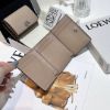 圖片 Loewe 牛皮沙色3折短夾