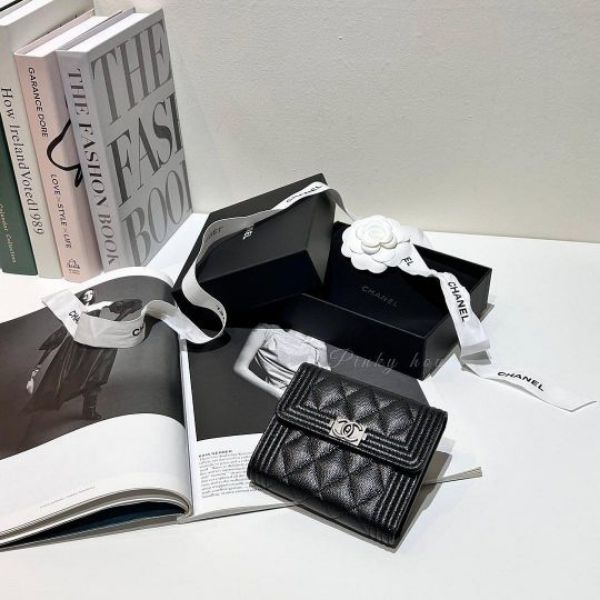 圖片 Chanel boy 荔枝牛皮黑復古銀扣3折短夾