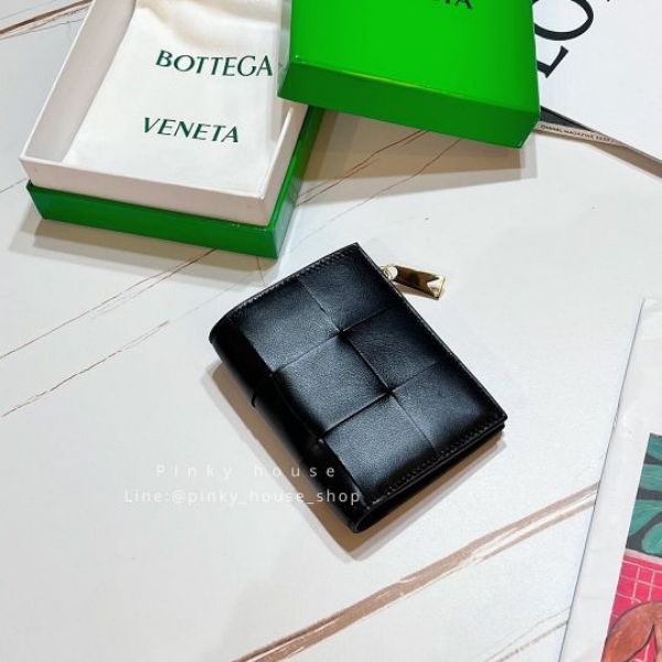 圖片 BV 黑色對折短夾（預購）