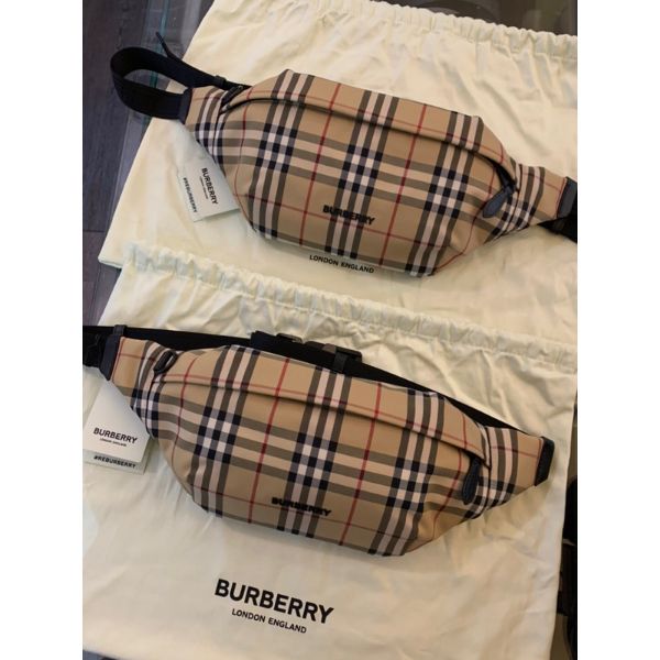 圖片 Burberry 經典卡其格紋設計 搭配字母 男生 必備 腰包