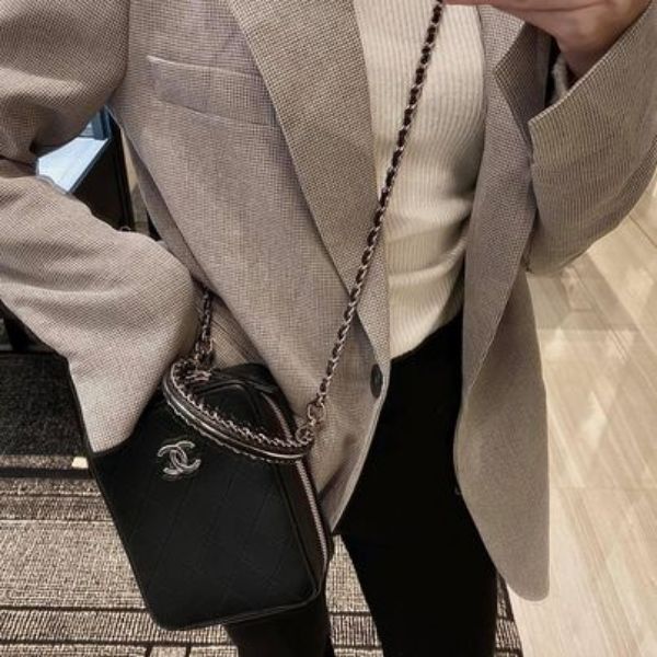 圖片 Chanel黑金半月編織手柄相機包