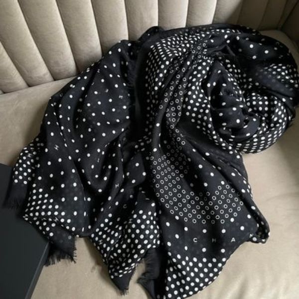圖片 Chanel 黑白點點字母logo披肩