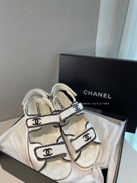 圖片 Chanel 塗鴉白色涼鞋