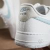 圖片 NIKE AIR FORCE 1 LOW W LIGHT ARMORY BLUE  寶寶藍 壓印小勾 女鞋 HF0022-100