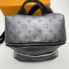 圖片 【哈極品】美品《 Louis Vuitton LV Discovery PM 銀灰色字紋印花 後背包 晶片款 》