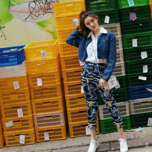 圖片 Chanel 2019早春渡假系列秀款藍色郵輪長褲