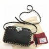 圖片 Valentino Rockstud 鎖釦鉚釘相機斜背包 黑色【促銷品】