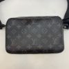 圖片 【哈極品】美品 《Louis Vuitton LV 新款 晶片款 黑字紋 橫式 Alpha 郵差包 肩背包/斜背包》