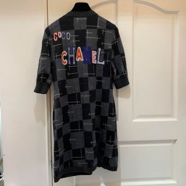 圖片 Chanel 21b 灰黑v領格紋字母洋裝