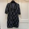 圖片 Chanel 21b 灰黑v領格紋字母洋裝