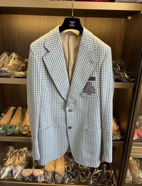 圖片 Gucci外套 尺寸44號 M-L都能穿 原價近十萬 只穿兩次後放置 很新