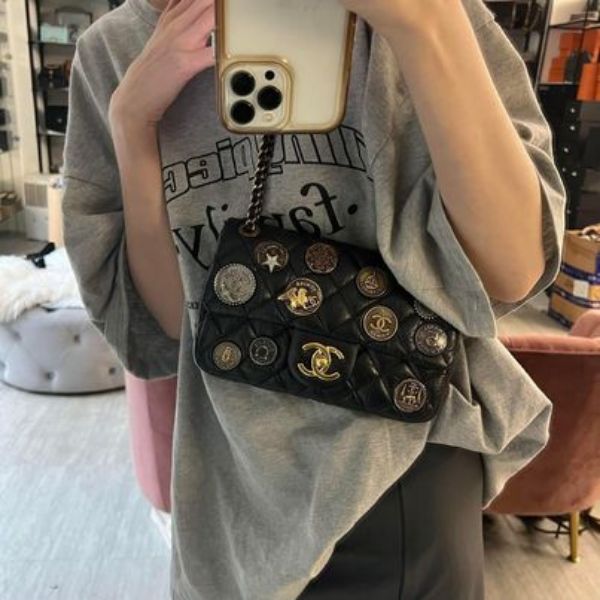 圖片 Chanel 黑金牛皮金幣徽章mini cf