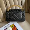 圖片 Chanel 21年早秋手工坊系列黑金小牛皮lady handle衣架包