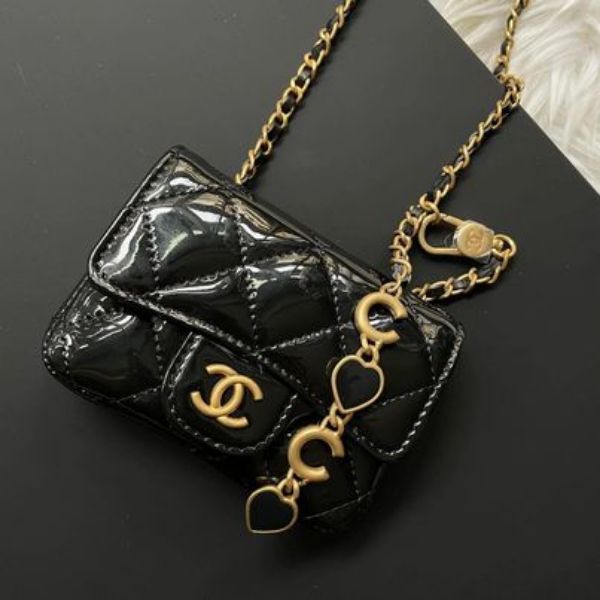 圖片 Chanel 22k黑金漆皮愛心吊飾mini腰包