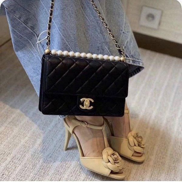 Chanel AS0585 幻象珍珠系列Quilted Flap Bag 小牛皮珍珠鍊帶包 黑