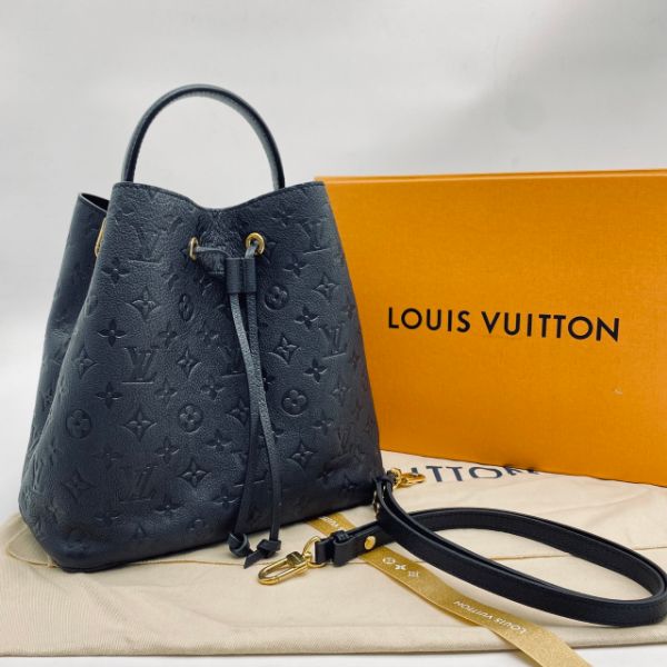 圖片 【哈極品】美品《Louis Vuitton LV 黑色全皮 LOGO壓紋 水桶包/ 斜背包/手提包/二用包》