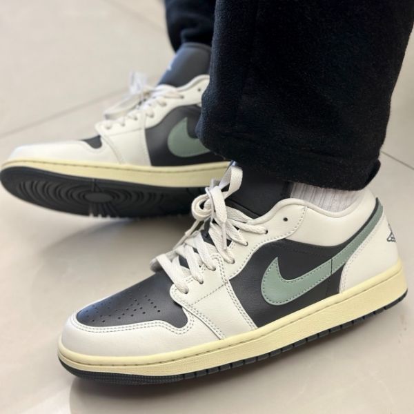 圖片 AIR JORDAN 1 LOW “JADE SMOKE” DC0774-001 平民款橄欖綠倒鉤 