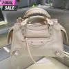 圖片 Balenciaga 6727932 Neo Classic 小牛皮兩用機車包 米色【促銷品】