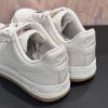 圖片 NIKE WMNS AIR FORCE 1 07 LX 米色 壓紋 焦糖底 DZ2708-001