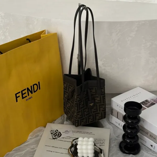 圖片 FENDI FF Logo 迷你咖色可變形水桶包