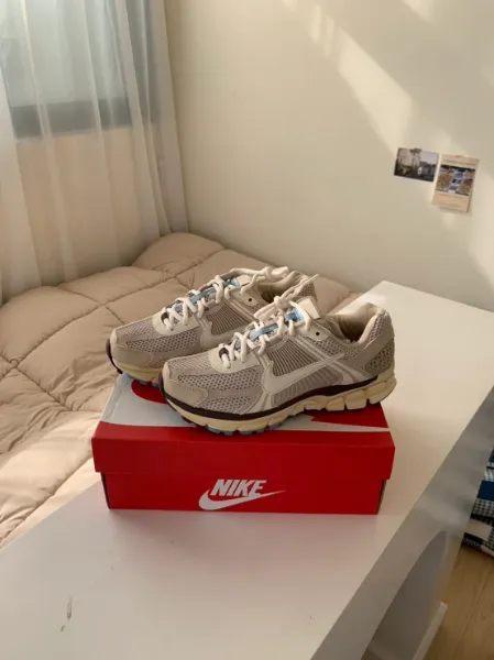 圖片 [現貨] Nike Zoom Vomero 5 燕麥 奶茶 復古 (24cm)