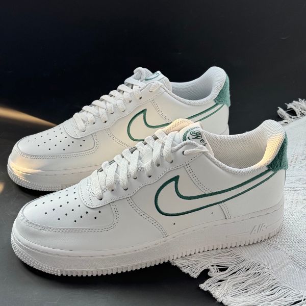 圖片 NIKE AIR FORCE 1 復古白綠 刺繡勾勾 男鞋 FN8349-100