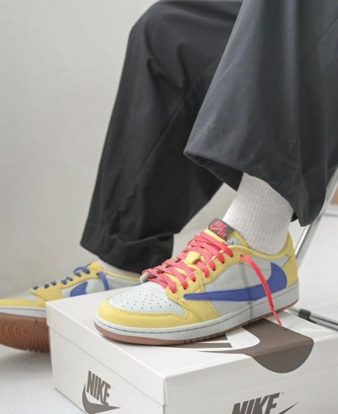 Travis Scott x Air Jordan 1 Low OG “Canary” 女款 藍黃 藍倒鉤 DZ4137-700