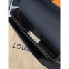 圖片 Louis Vuitton LV 經典黑色老花設計 磁扣設計 男生側背包  現貨