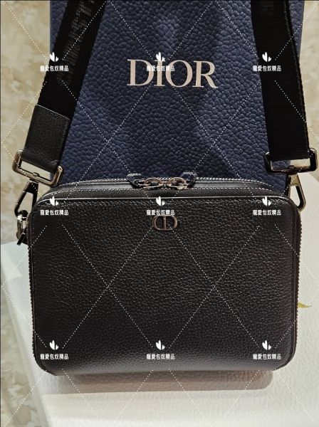 圖片 DIOR Essentials 黑色小牛皮 CD Logo 相機包   