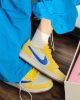 圖片 Travis Scott x Air Jordan 1 Low OG '' Canary Yellow'' 檸檬黃 藍勾 金絲雀藍 倒鉤 DZ4137-700/預購